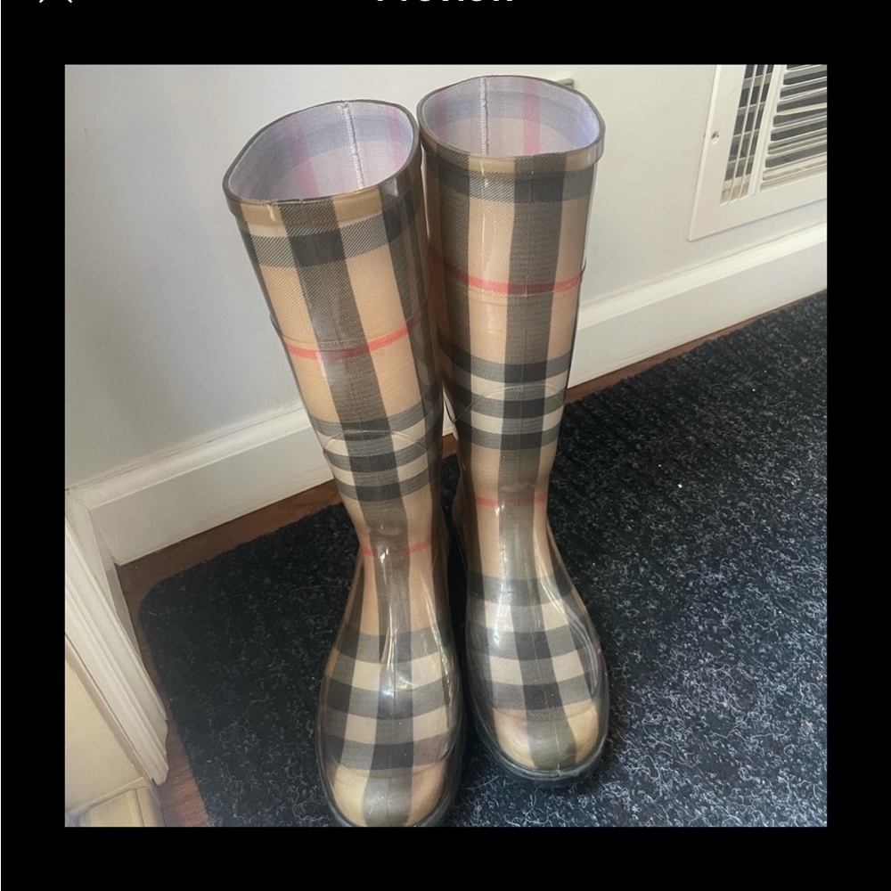 Burberry rain boots they are a size 37 Euro